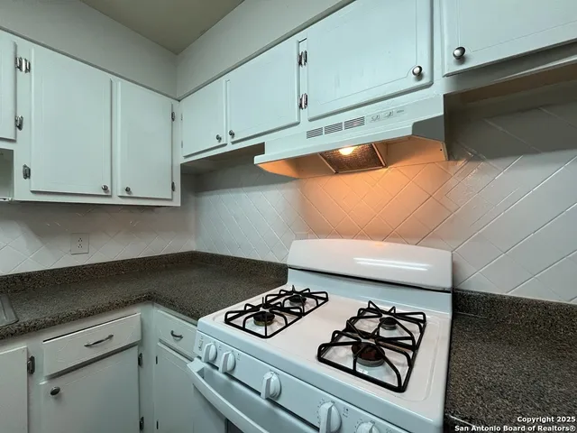 $950 | 2802 Lasses Boulevard, Unit 1, San Antonio, TX 78223