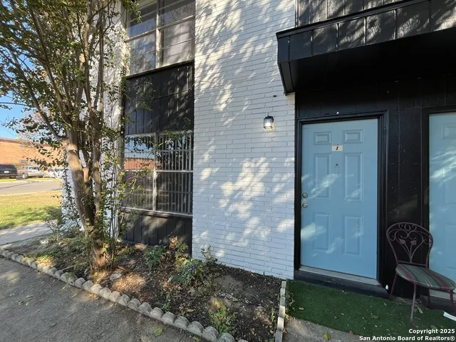 $950 | 2802 Lasses Boulevard, Unit 1, San Antonio, TX 78223