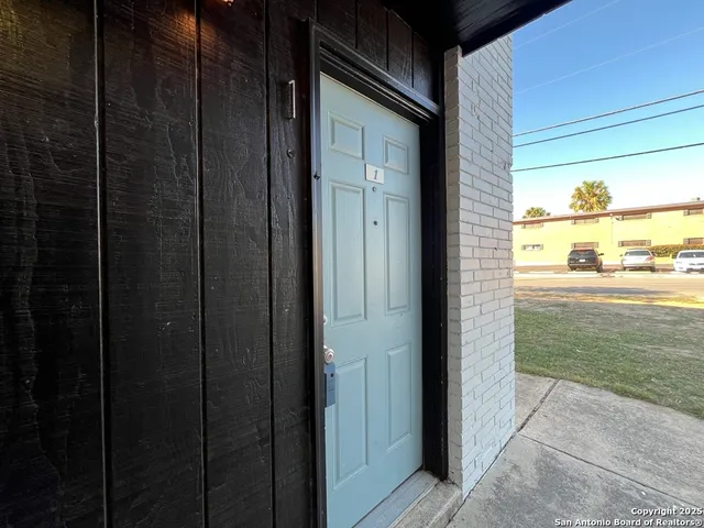 $950 | 2802 Lasses Boulevard, Unit 1, San Antonio, TX 78223
