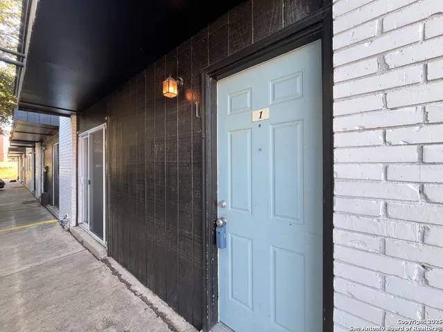 $950 | 2802 Lasses Boulevard, Unit 1, San Antonio, TX 78223