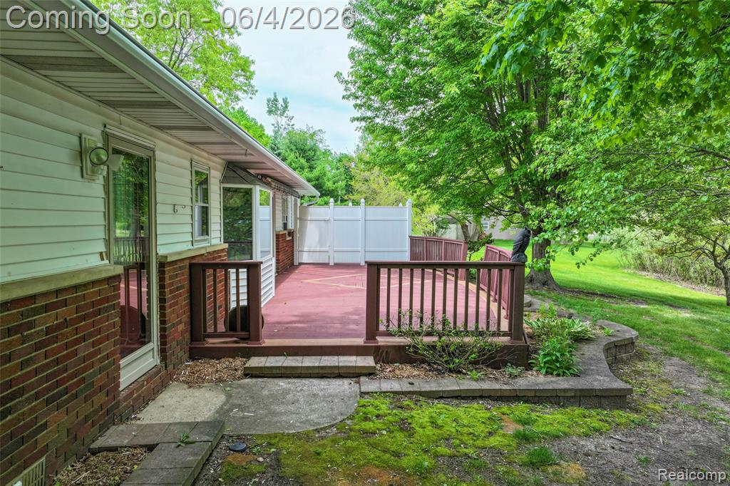 422 East Road Holly, MI 48442 - Photo 8 of 51
