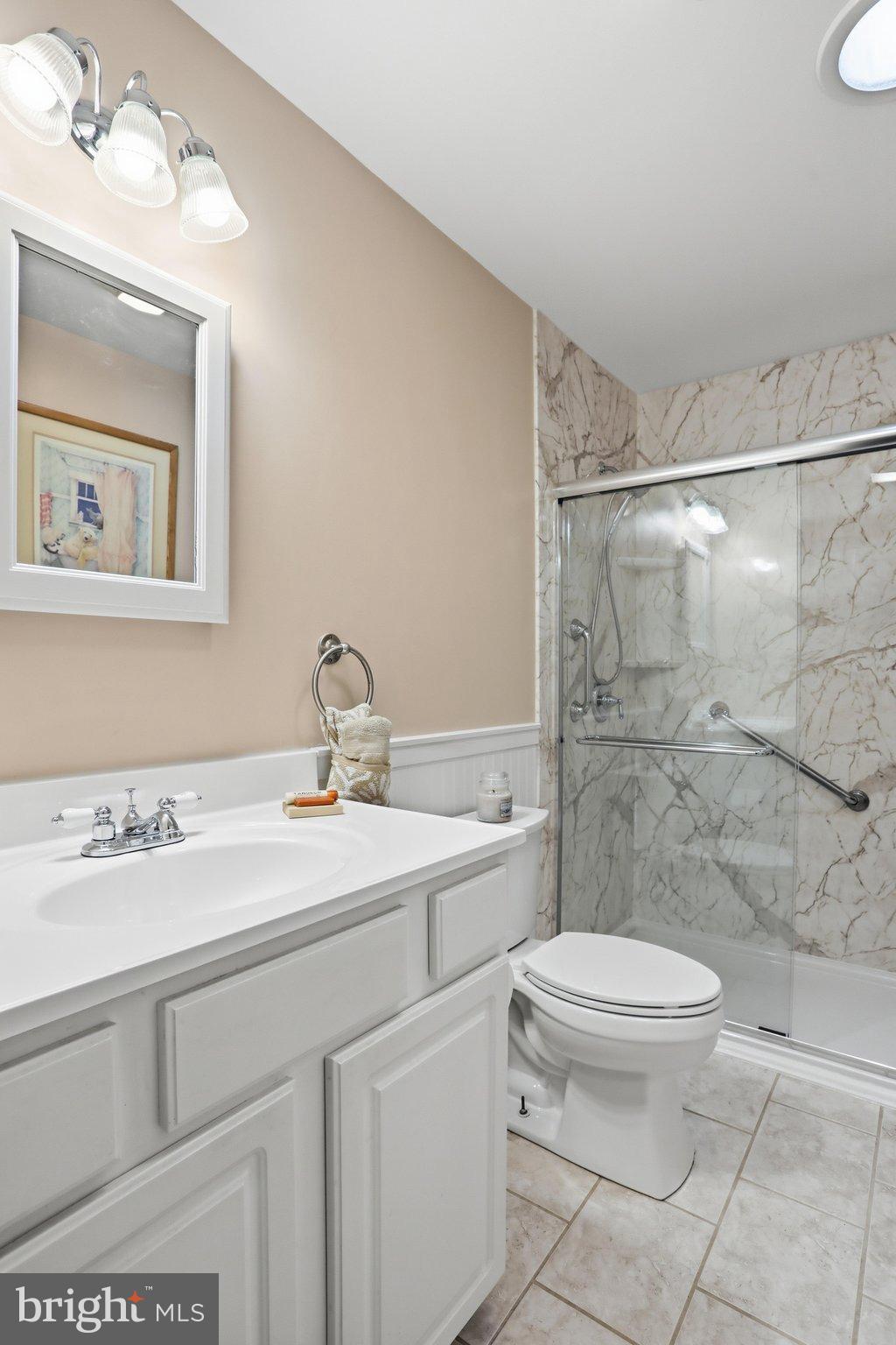 18664 Rivergate Road Keedysville, MD 21756 - Photo 26 of 64 Hallway full bath