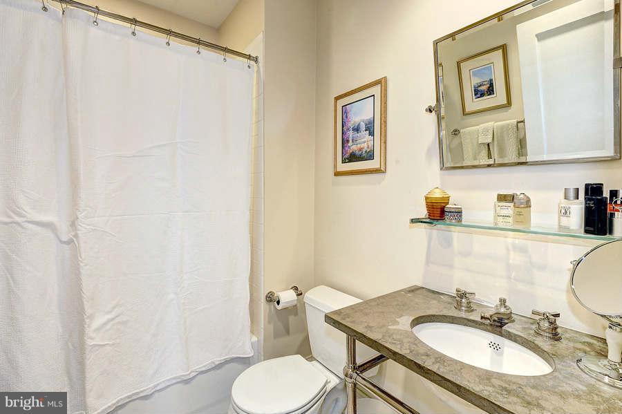 1882 Columbia Road Northwest, Unit 203 Washington, DC 20009 - Photo 8 of 10 Full Bathroom