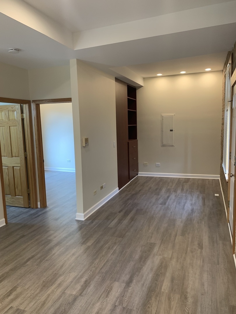 1303 West Flournoy Street, Unit 2R Chicago, IL 60607 - Photo 6 of 14