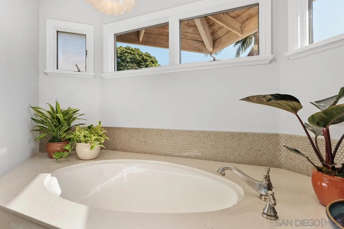 390 East Glaucus Street Encinitas, CA 92024 - Photo 12 of 25 a bathroom with a tub
