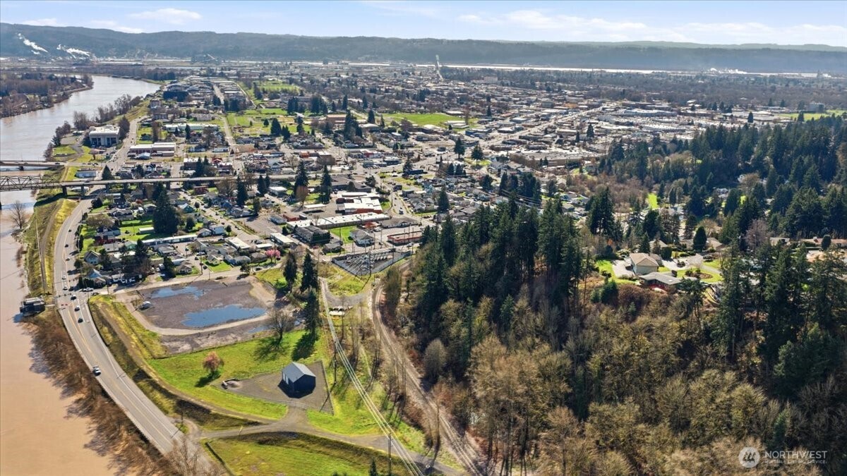 101 Fishers Lane Longview, WA 98626 - Photo 4 of 14 a view of city