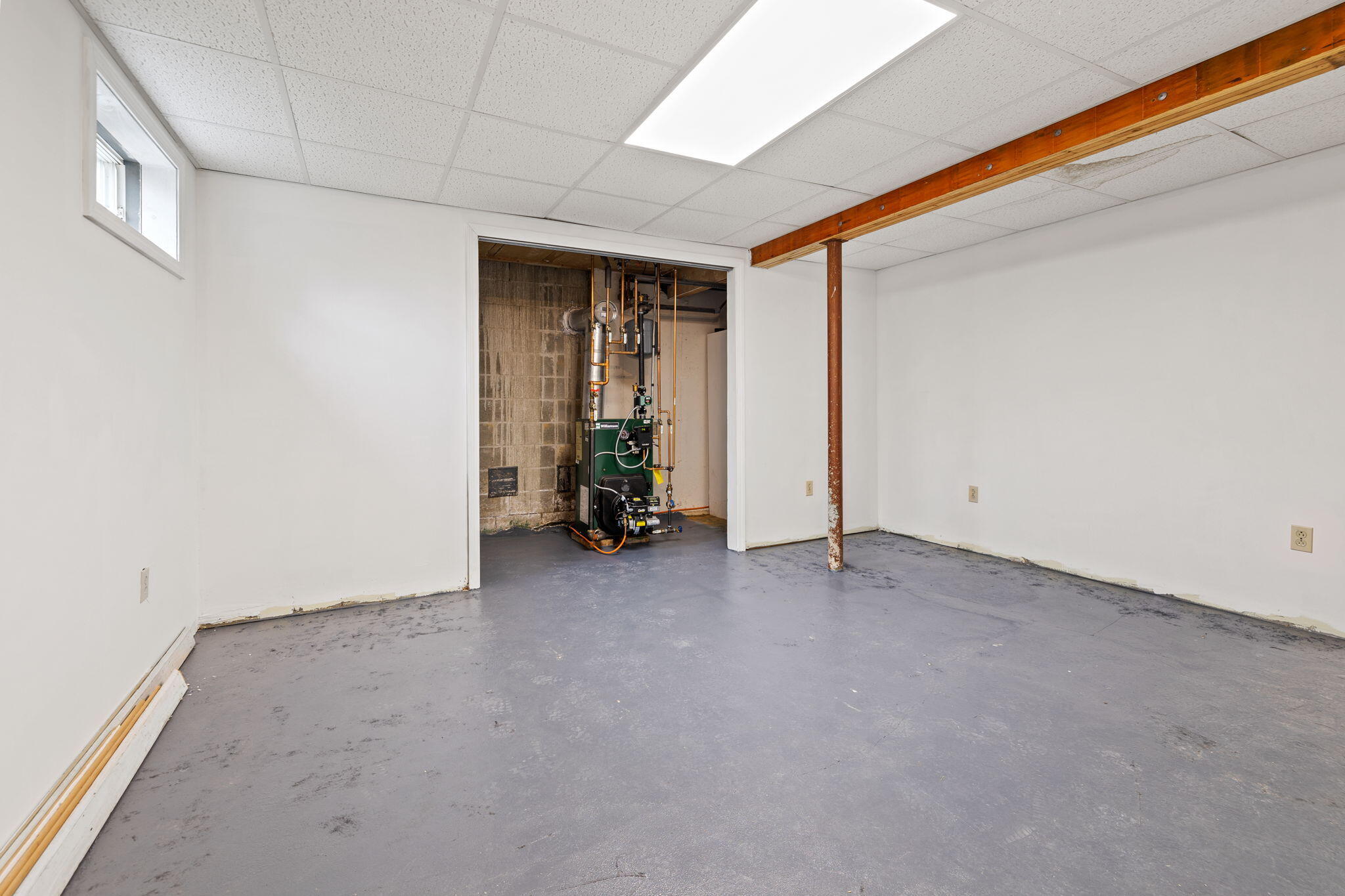 21 Heather Hill Road Buzzards Bay, MA 02532 - Photo 22 of 32 an empty room with closet