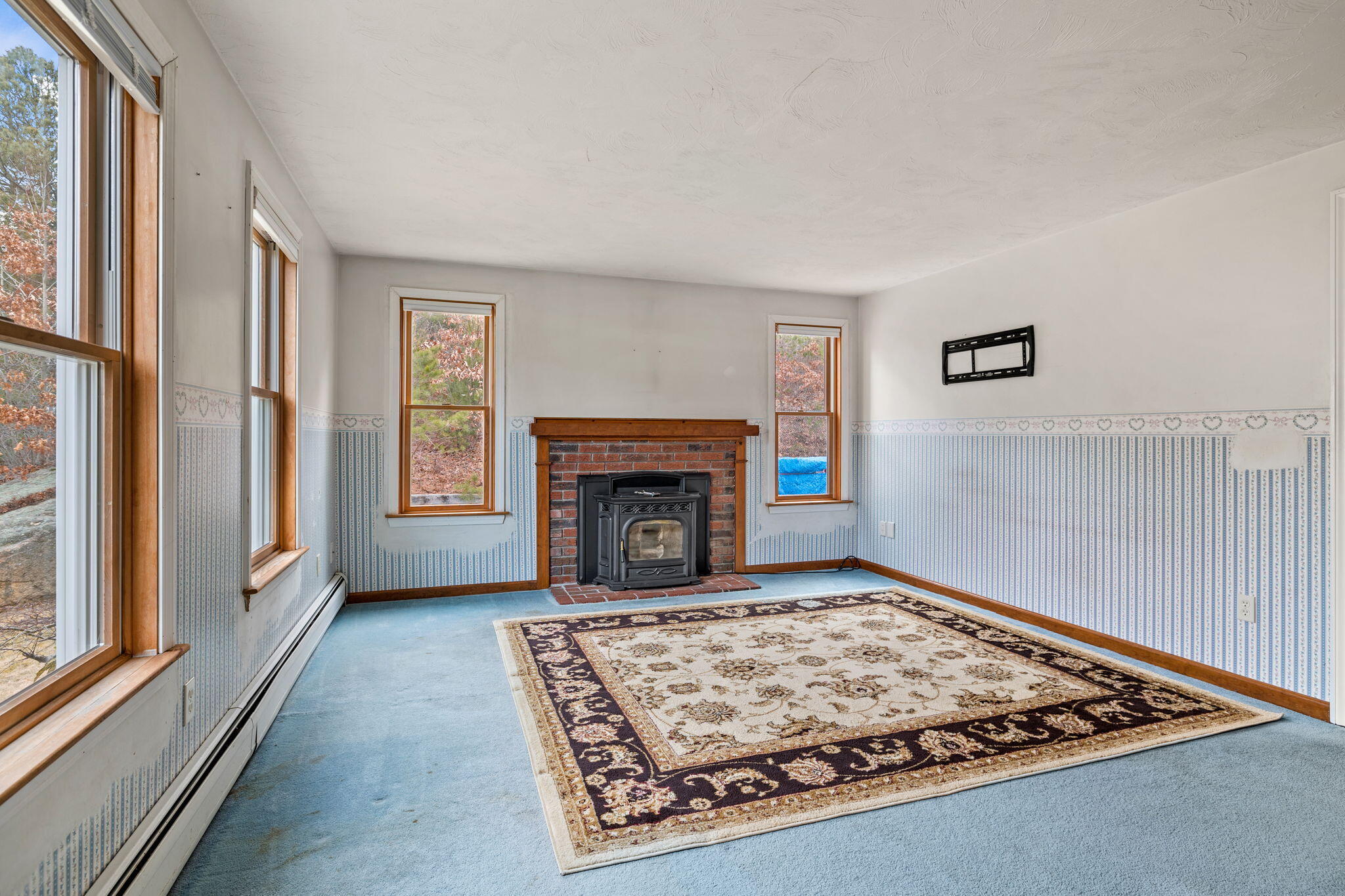 21 Heather Hill Road Buzzards Bay, MA 02532 - Photo 4 of 32 a living room with a rug