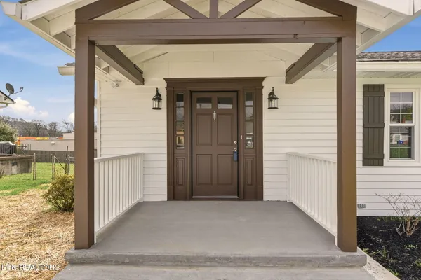 $380,000 | 418 Highland Drive, Clinton, TN 37716