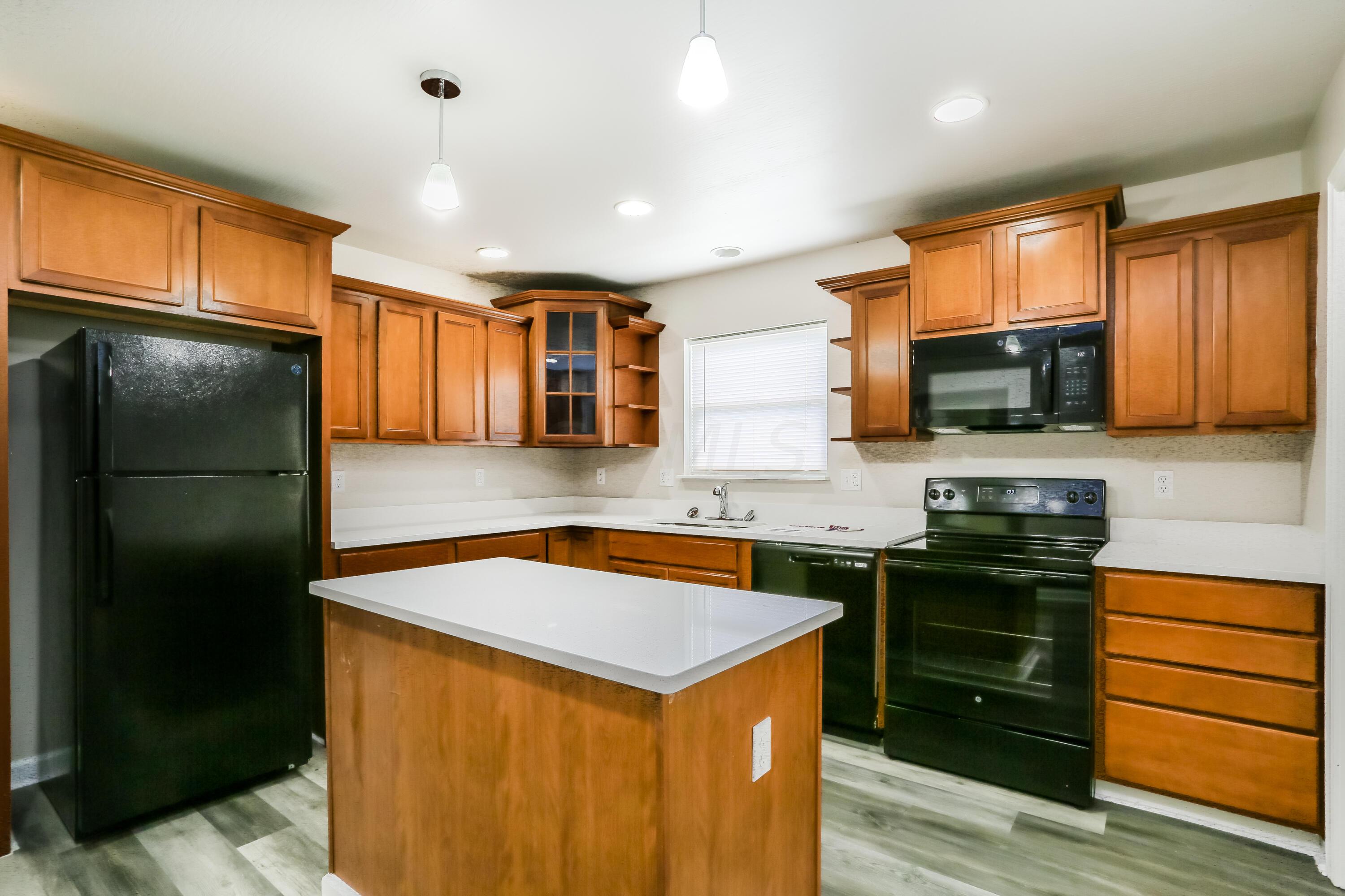 312 Genoa Road Commercial Point, OH 43116 - Photo 7 of 16 022-photo-kitchen-13198903