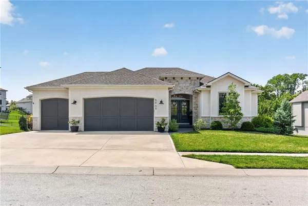 $715,000 | 5968 Oak Creek Court, Parkville, MO 64152