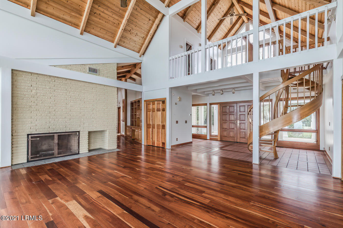 865 Ribaut Road Beaufort, SC 29902 - Photo 9 of 27 865 Ribaut Rd Great room 2