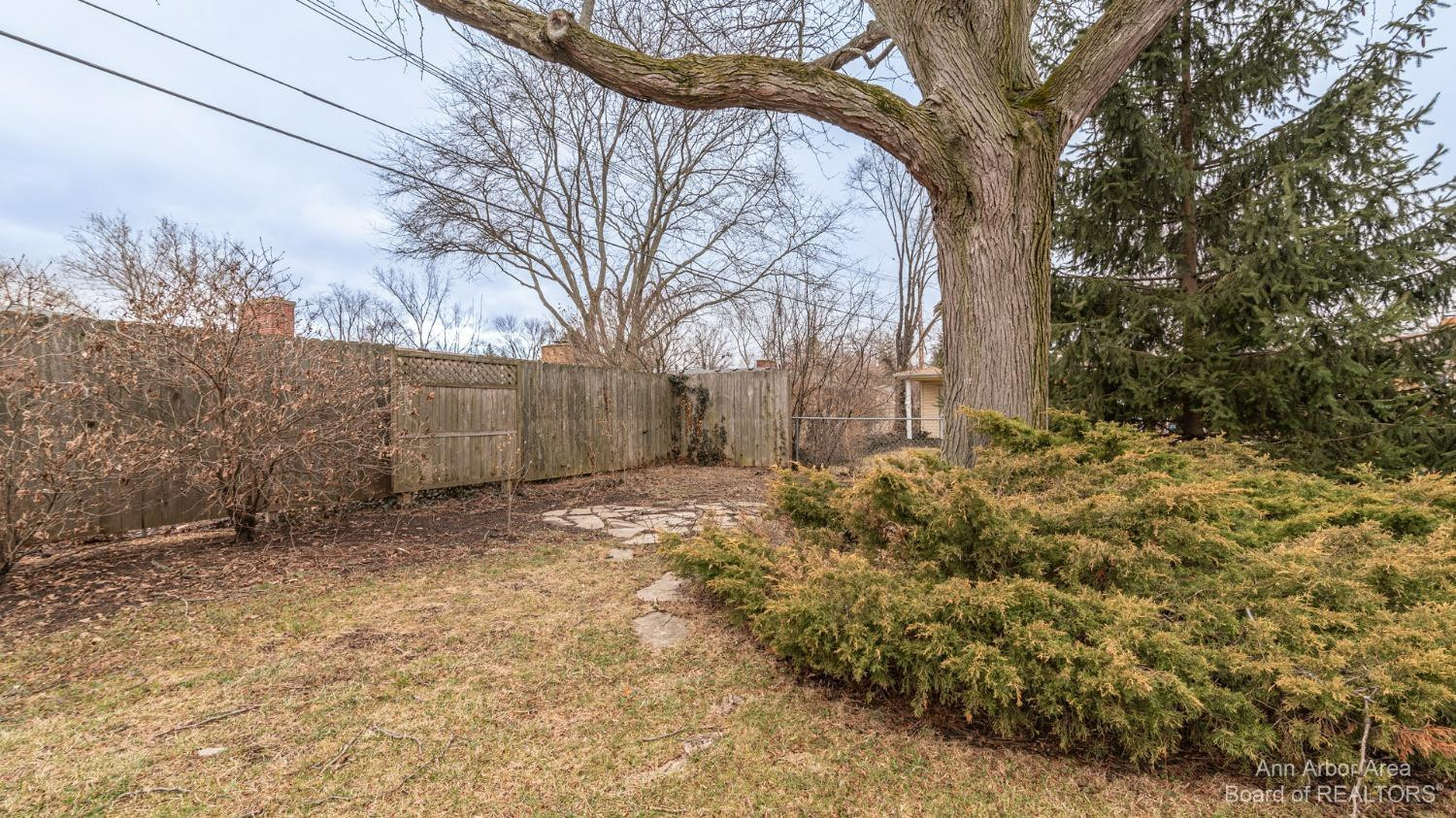 1807 Dunmore Road Ann Arbor, MI 48103 - Photo 8 of 50 Photo 8