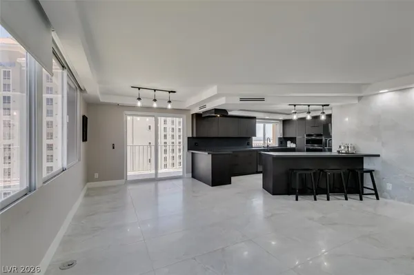 $2,594 | 205 East Harmon Avenue, Unit 1012, Las Vegas, NV 89169