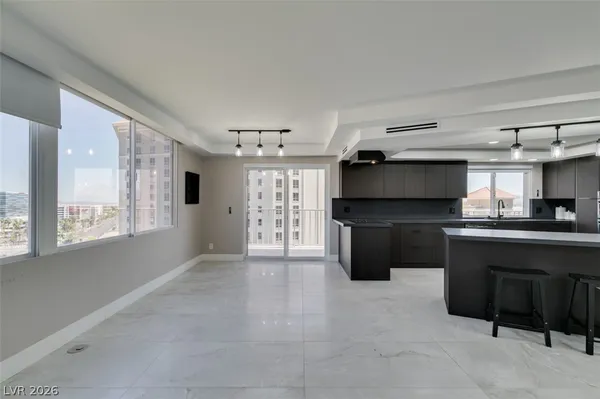 $2,594 | 205 East Harmon Avenue, Unit 1012, Las Vegas, NV 89169