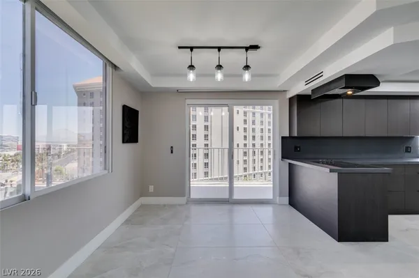 $2,594 | 205 East Harmon Avenue, Unit 1012, Las Vegas, NV 89169