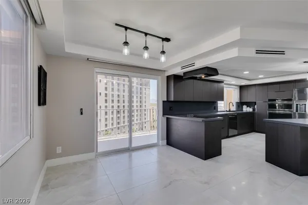 $2,594 | 205 East Harmon Avenue, Unit 1012, Las Vegas, NV 89169