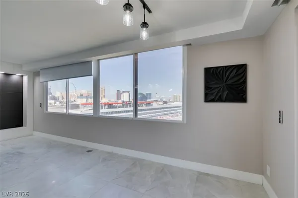 $2,594 | 205 East Harmon Avenue, Unit 1012, Las Vegas, NV 89169