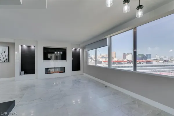 $2,594 | 205 East Harmon Avenue, Unit 1012, Las Vegas, NV 89169