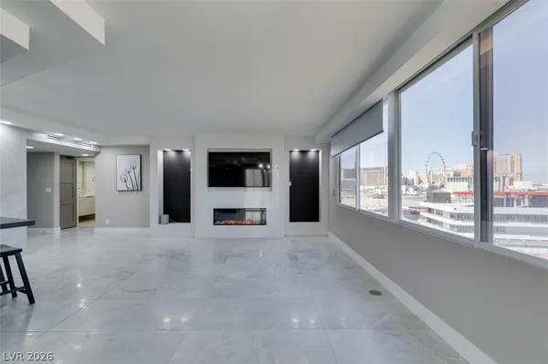 $2,594 | 205 East Harmon Avenue, Unit 1012, Las Vegas, NV 89169