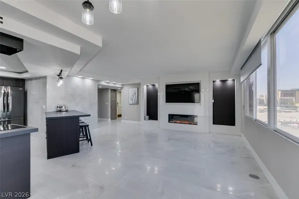 $2,594 | 205 East Harmon Avenue, Unit 1012, Las Vegas, NV 89169