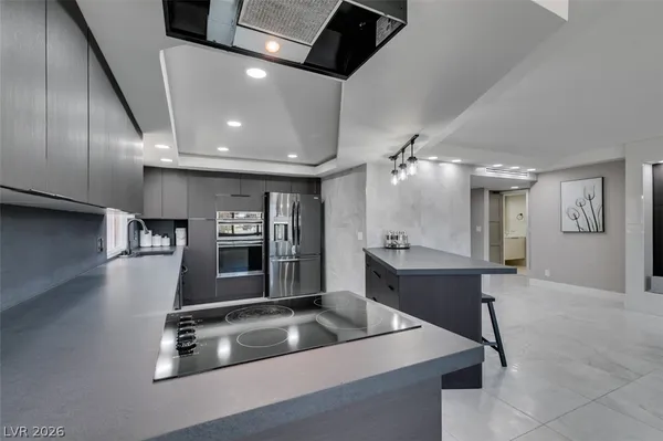 $2,594 | 205 East Harmon Avenue, Unit 1012, Las Vegas, NV 89169