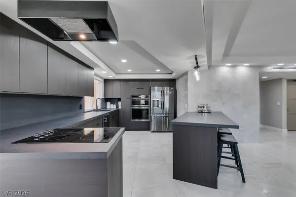 $2,594 | 205 East Harmon Avenue, Unit 1012, Las Vegas, NV 89169