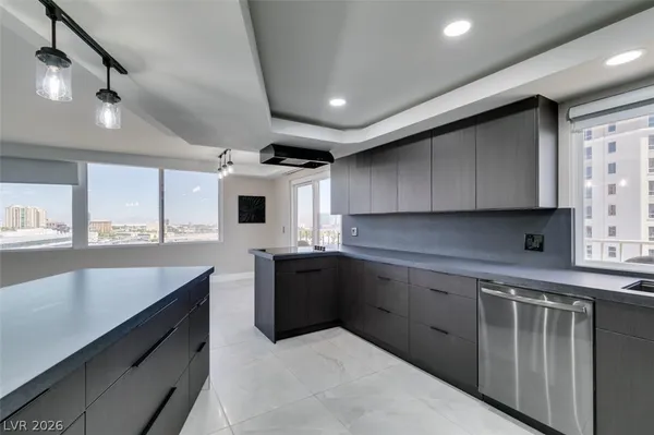 $2,594 | 205 East Harmon Avenue, Unit 1012, Las Vegas, NV 89169