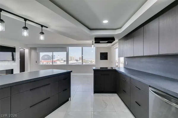 $2,594 | 205 East Harmon Avenue, Unit 1012, Las Vegas, NV 89169