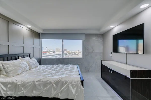 $2,594 | 205 East Harmon Avenue, Unit 1012, Las Vegas, NV 89169