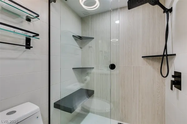 $2,594 | 205 East Harmon Avenue, Unit 1012, Las Vegas, NV 89169