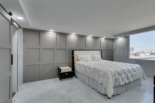 $2,594 | 205 East Harmon Avenue, Unit 1012, Las Vegas, NV 89169