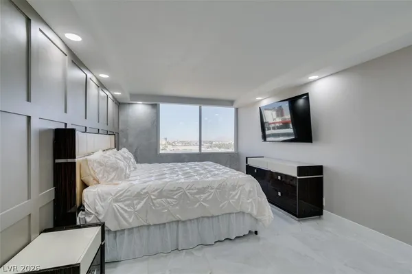 $2,594 | 205 East Harmon Avenue, Unit 1012, Las Vegas, NV 89169