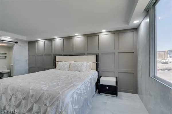 $2,594 | 205 East Harmon Avenue, Unit 1012, Las Vegas, NV 89169
