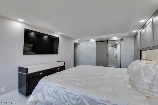 $2,594 | 205 East Harmon Avenue, Unit 1012, Las Vegas, NV 89169