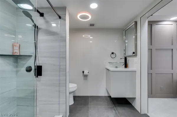 $2,594 | 205 East Harmon Avenue, Unit 1012, Las Vegas, NV 89169