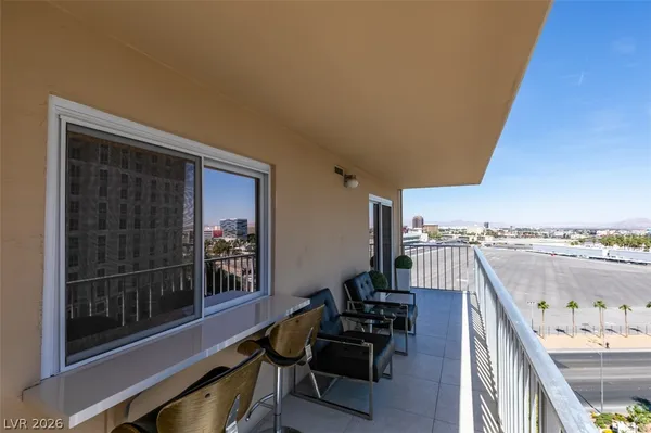 $2,594 | 205 East Harmon Avenue, Unit 1012, Las Vegas, NV 89169
