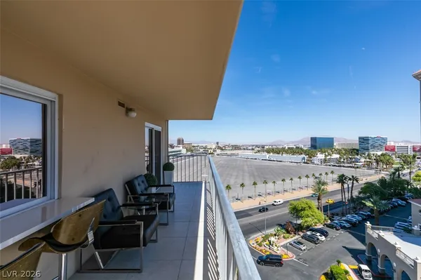 $2,594 | 205 East Harmon Avenue, Unit 1012, Las Vegas, NV 89169