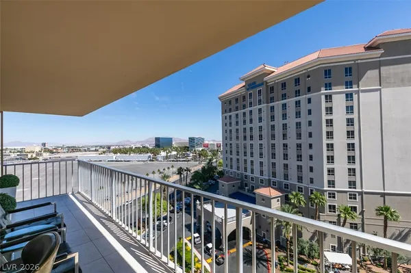 $2,594 | 205 East Harmon Avenue, Unit 1012, Las Vegas, NV 89169