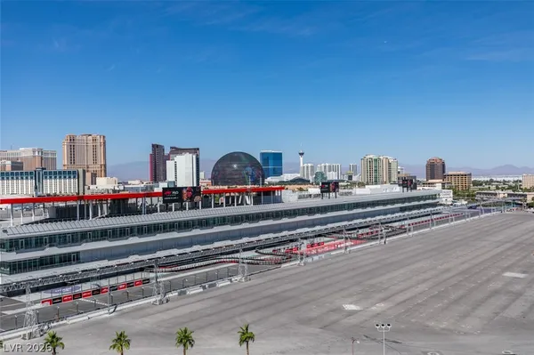 $2,594 | 205 East Harmon Avenue, Unit 1012, Las Vegas, NV 89169