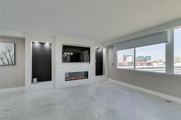 $2,594 | 205 East Harmon Avenue, Unit 1012, Las Vegas, NV 89169