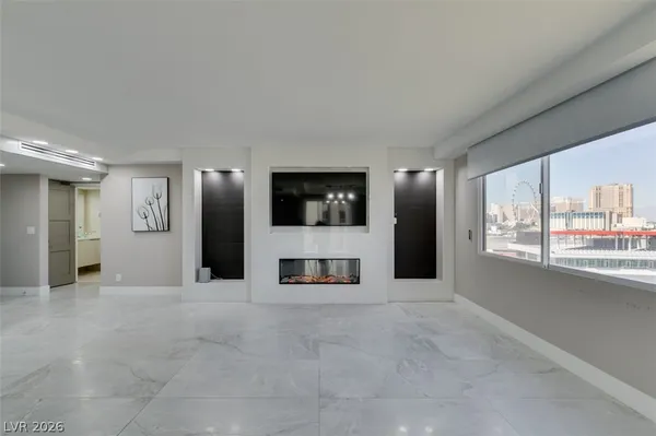 $2,594 | 205 East Harmon Avenue, Unit 1012, Las Vegas, NV 89169