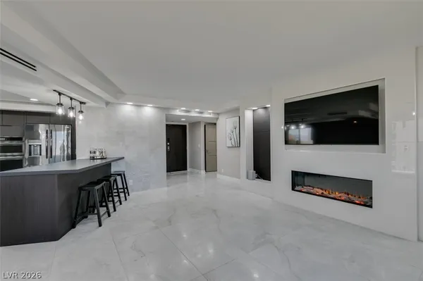 $2,594 | 205 East Harmon Avenue, Unit 1012, Las Vegas, NV 89169