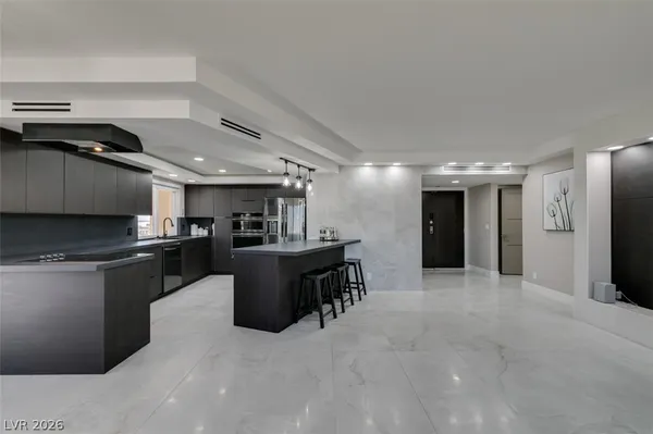 $2,594 | 205 East Harmon Avenue, Unit 1012, Las Vegas, NV 89169