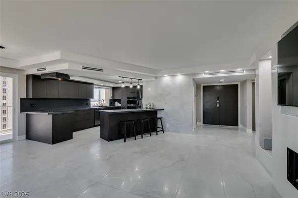 $2,594 | 205 East Harmon Avenue, Unit 1012, Las Vegas, NV 89169