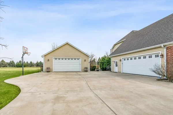 $574,900 | 12556 Woodview Street, Plano, IL 60545