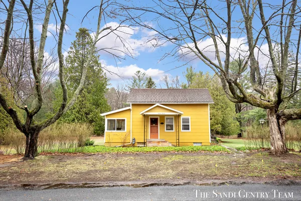 $799,900 | 1111 2nd Street, Pentwater, MI 49449