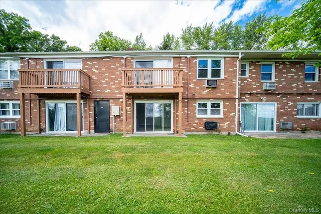 $1,800 | 37 Alpine Drive, Unit C, Wappingers Falls, NY 12590