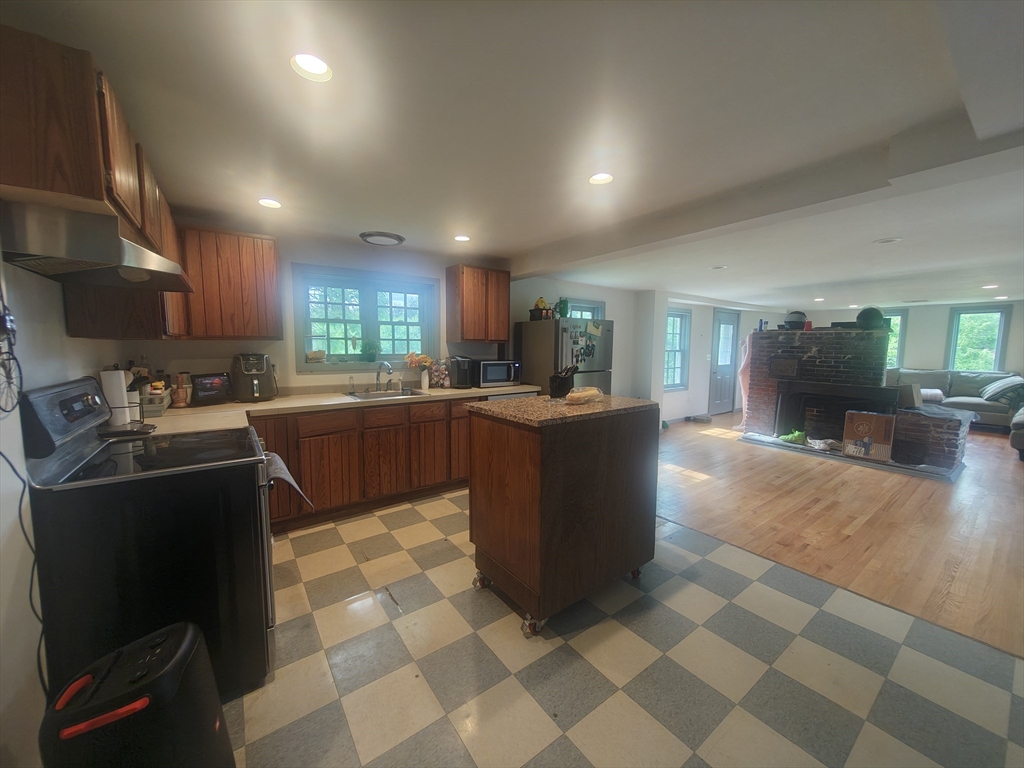 34 George Street Mendon, MA 01756 - Photo 9 of 34