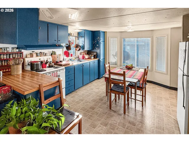 $70,000 | 2300 Southeast 82nd Avenue, Unit 26, Portland, OR 97216